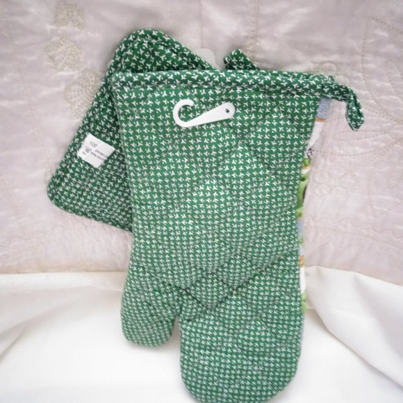 Kitchen Collection Bring The Warmth Cotton Oven Mitt & Pot Holder Set - Picture 2 of 2